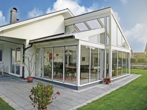 Rum med förskjuten nock